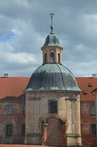 pohled z muzea na kostel  